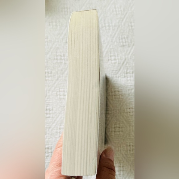 🔥4 for $20🔥📕💛 The Personal Librarian by Marie Benedict💛📕 - Picture 2 of 6